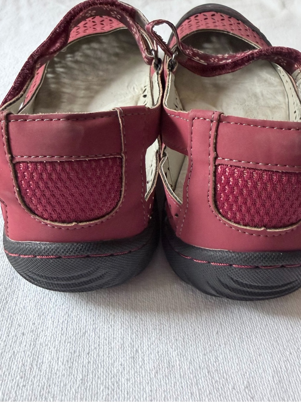 JBU Women’s Red Mary Jane “Palm” Flats Memory Foam Floral Hook & Loop 10M - Picture 4 of 8